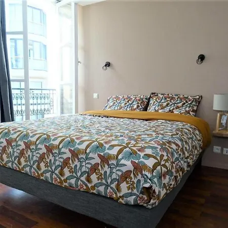 Superbe Duplex 2 Chambres Recemment Renove Avec Balcon Carre D'Or -3Mn Des Plages De La Croisette- ! A2B225