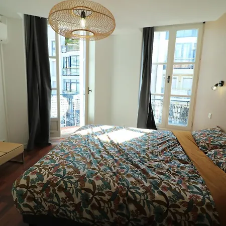 Superbe Duplex 2 Chambres Recemment Renove Avec Balcon Carre D'Or -3Mn Des Plages De La Croisette- ! A2B225